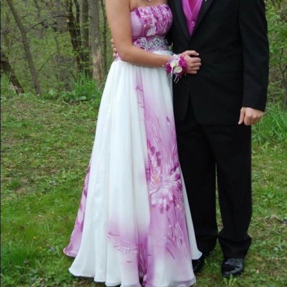 Beautiful, flowy prom dress